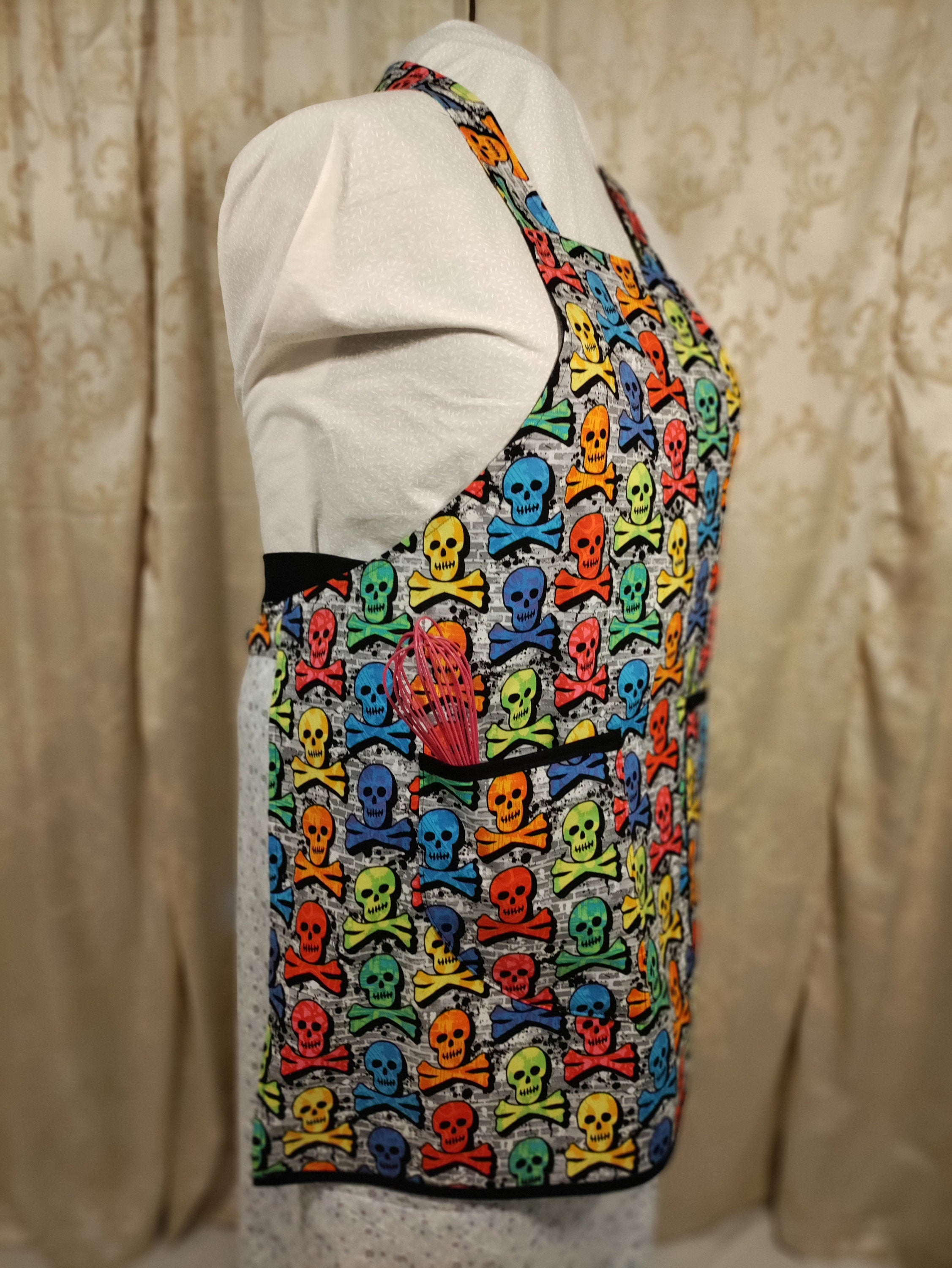 Adult Apron Skull and Cross Bones
