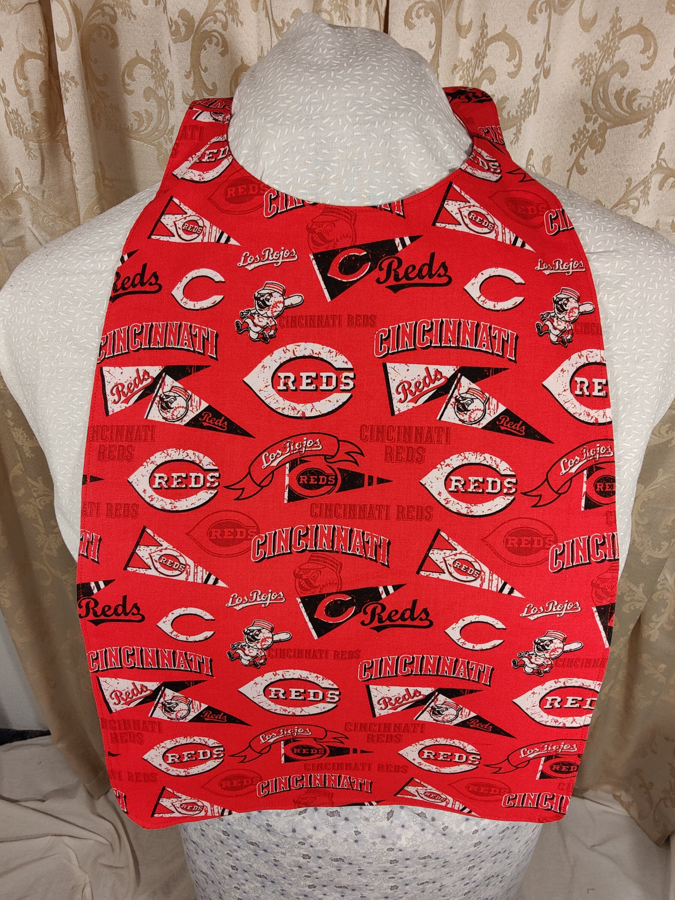 Adult Bib Cincinnati Reds