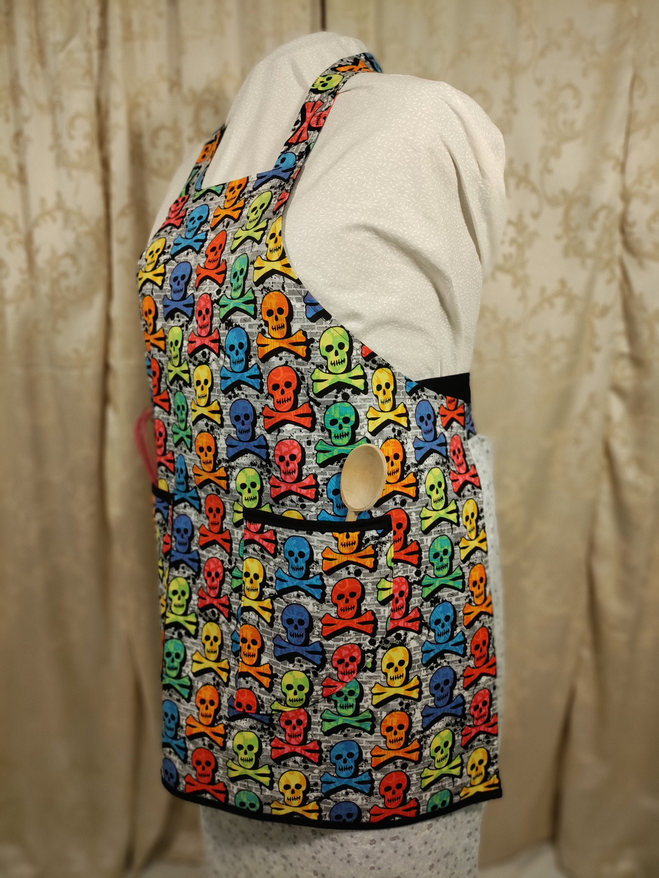 Adult Apron Skull and Cross Bones