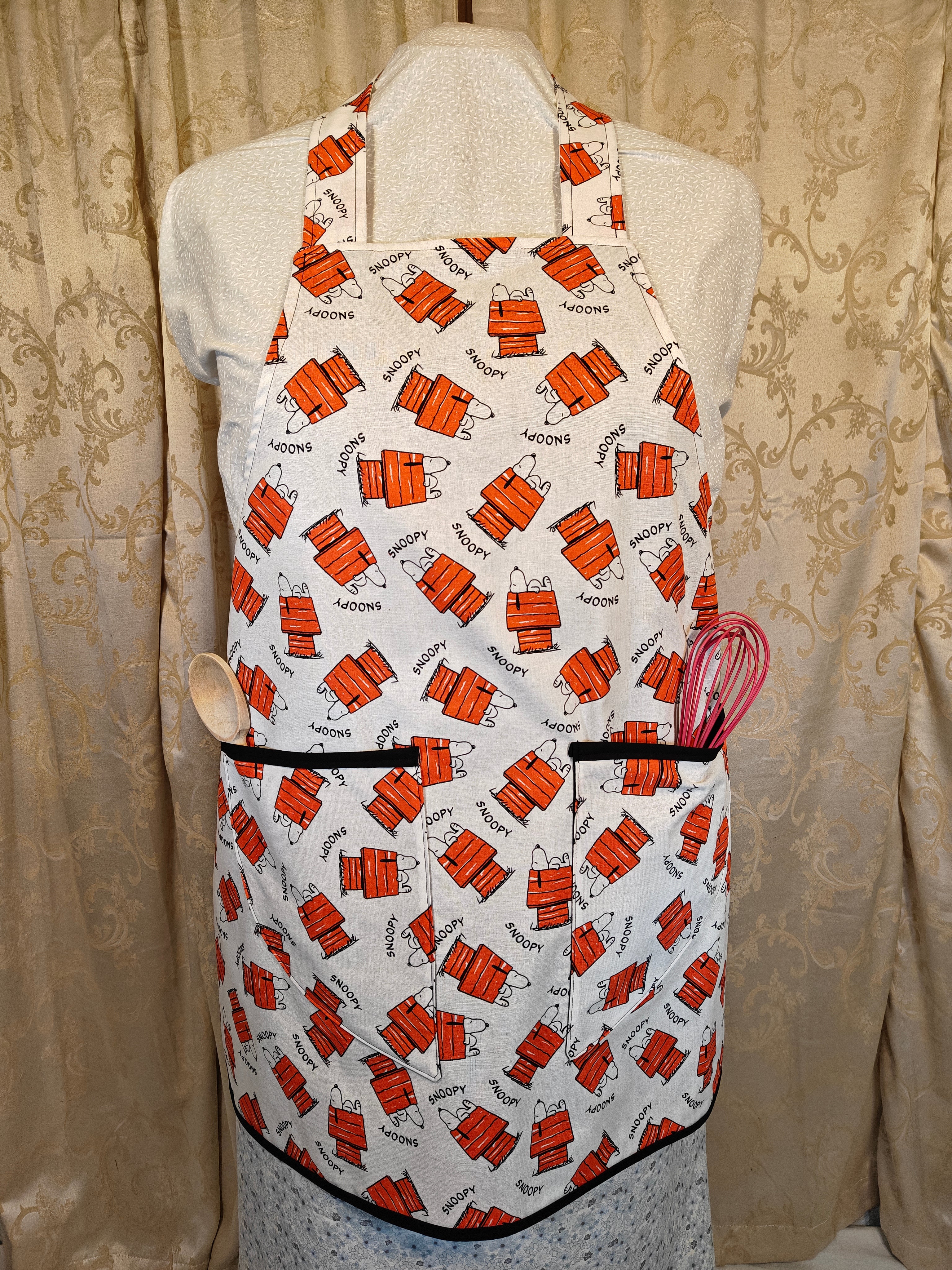 Adult Apron Snoozing Snoopy