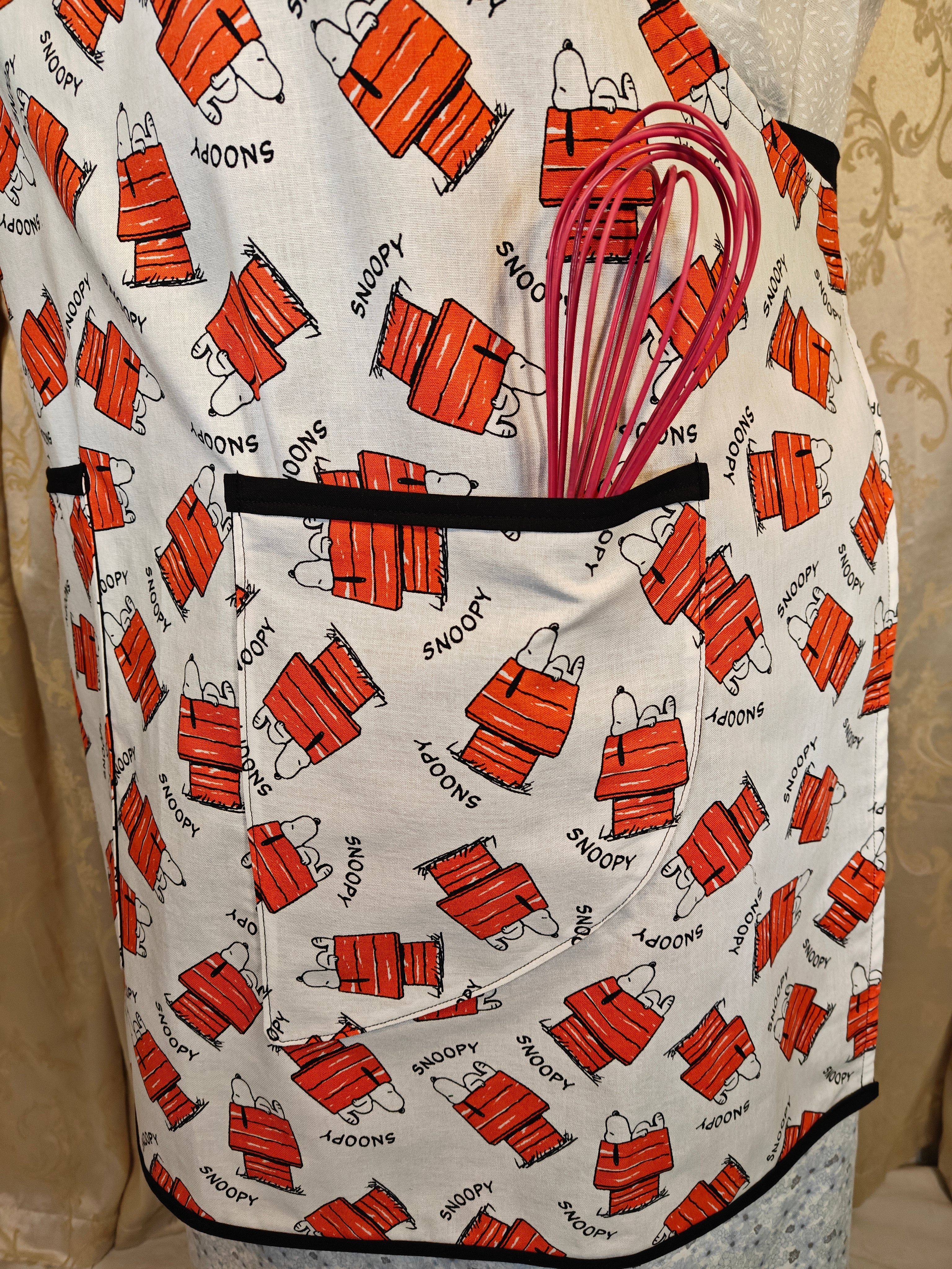Adult Apron Snoozing Snoopy