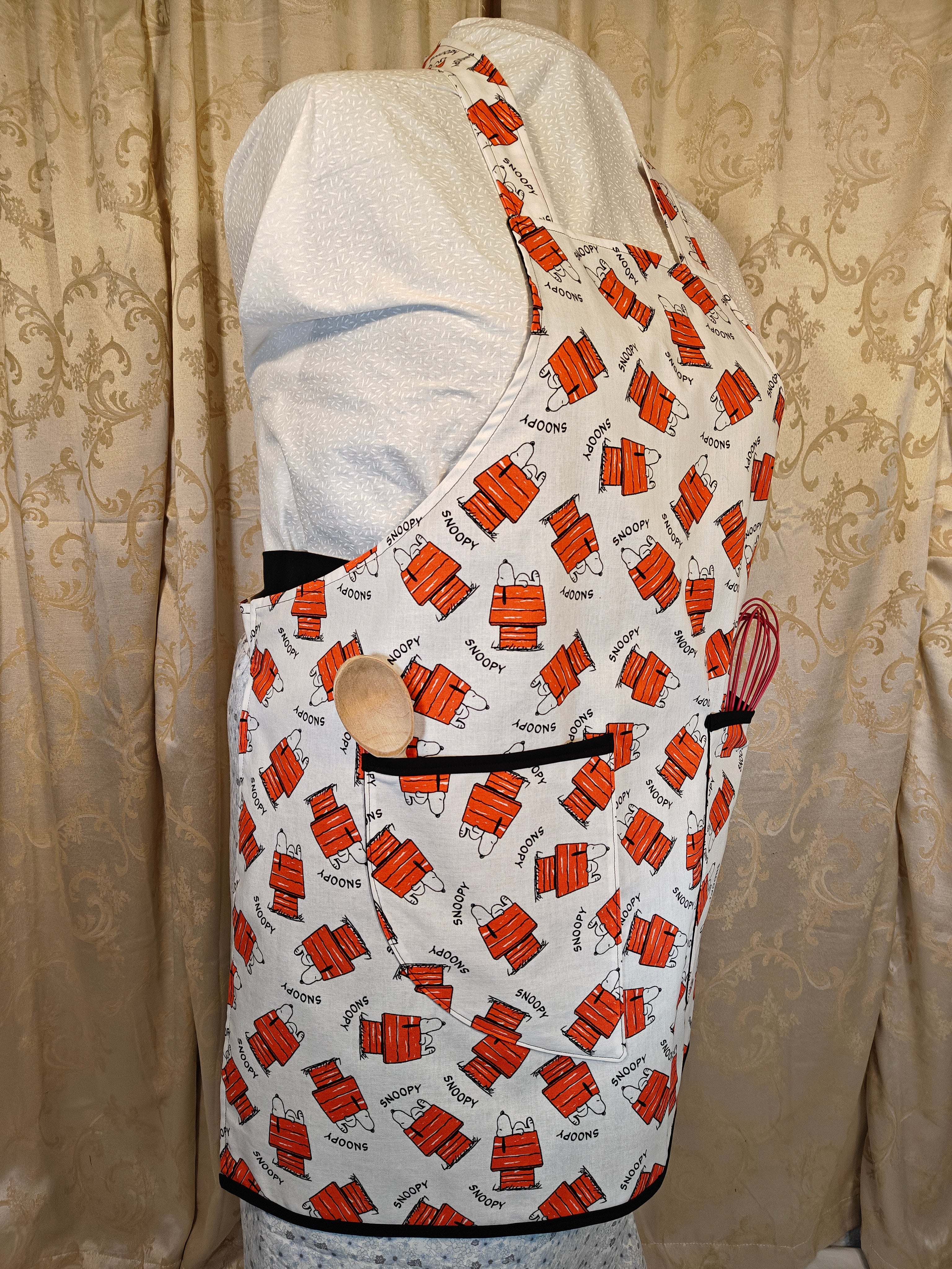 Adult Apron Snoozing Snoopy
