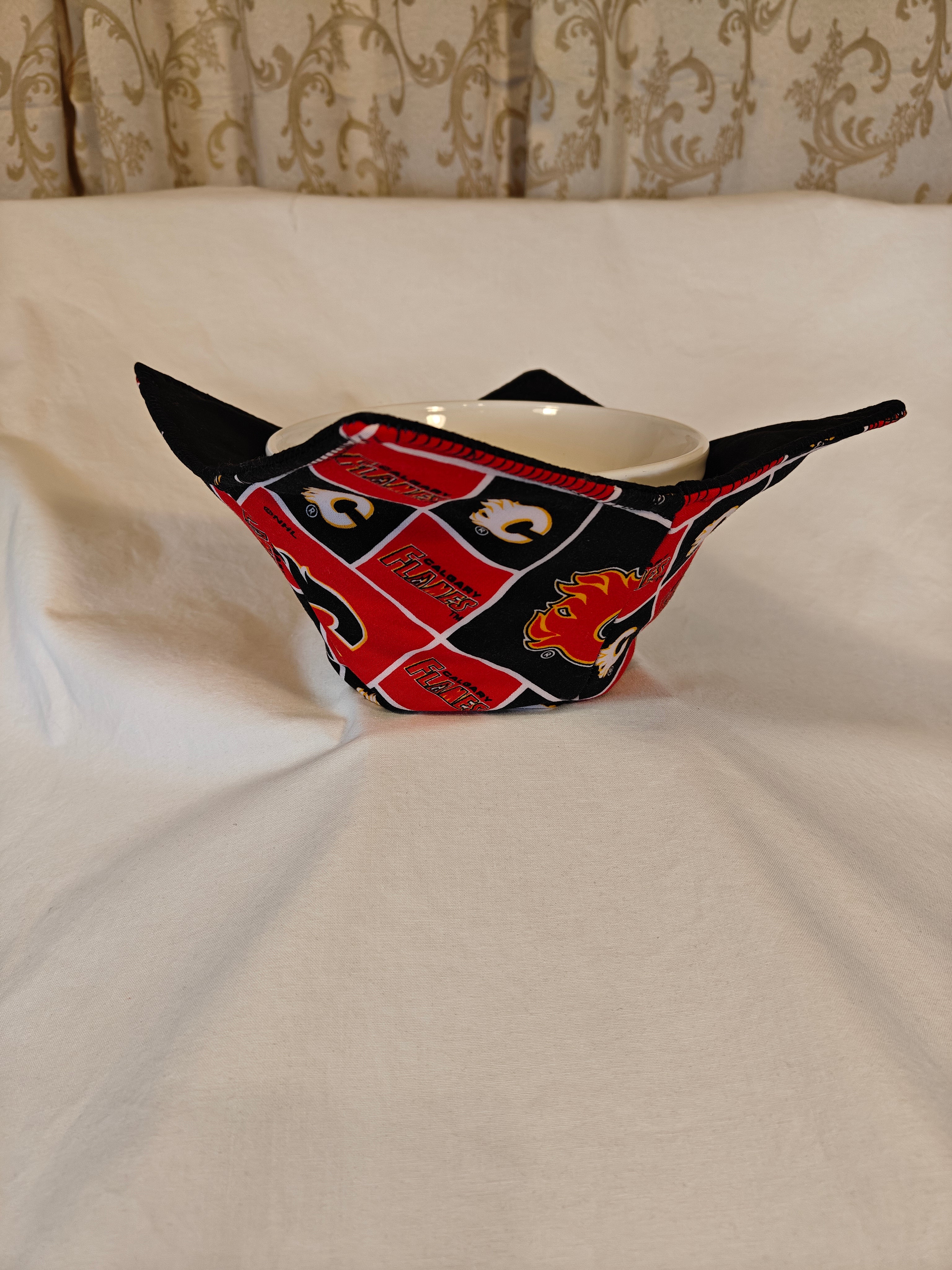 Cozy Bowl Calgary Flames 6 Inch