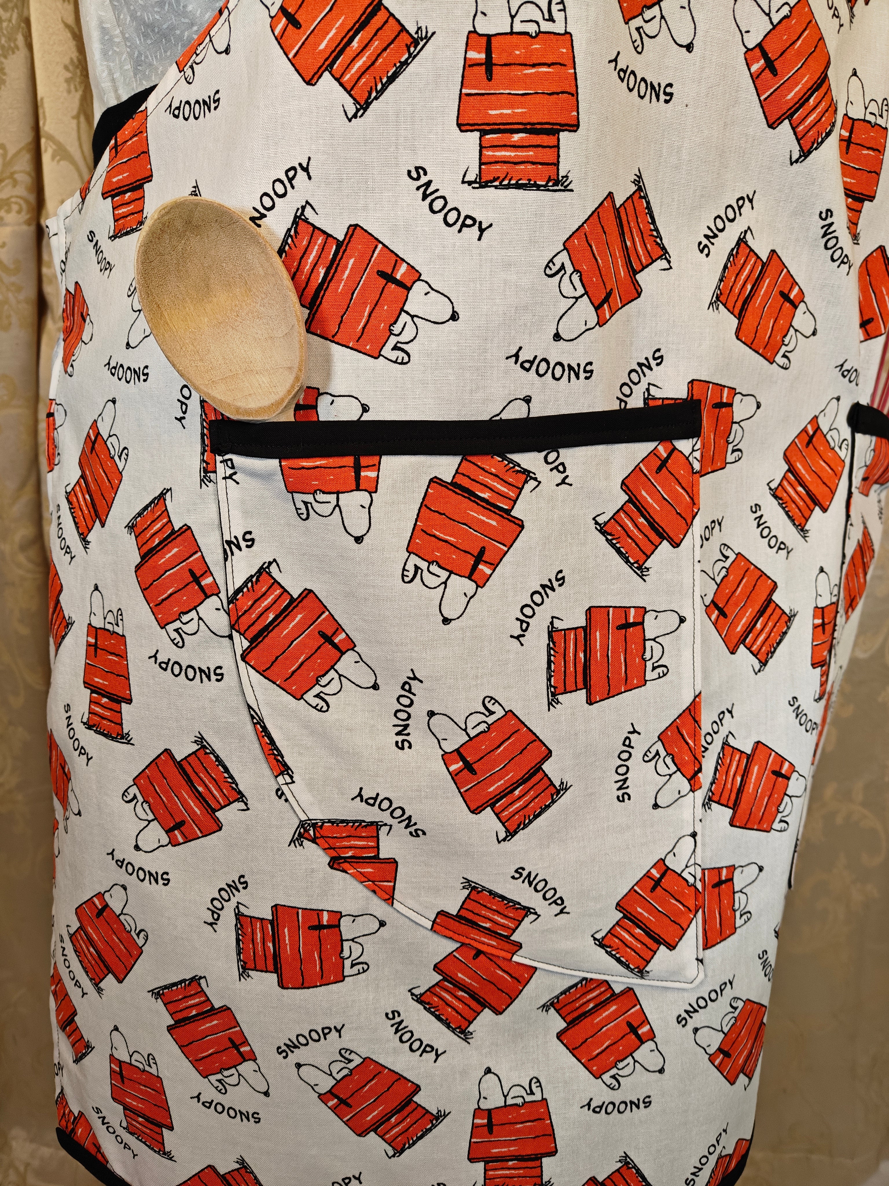 Adult Apron Snoozing Snoopy