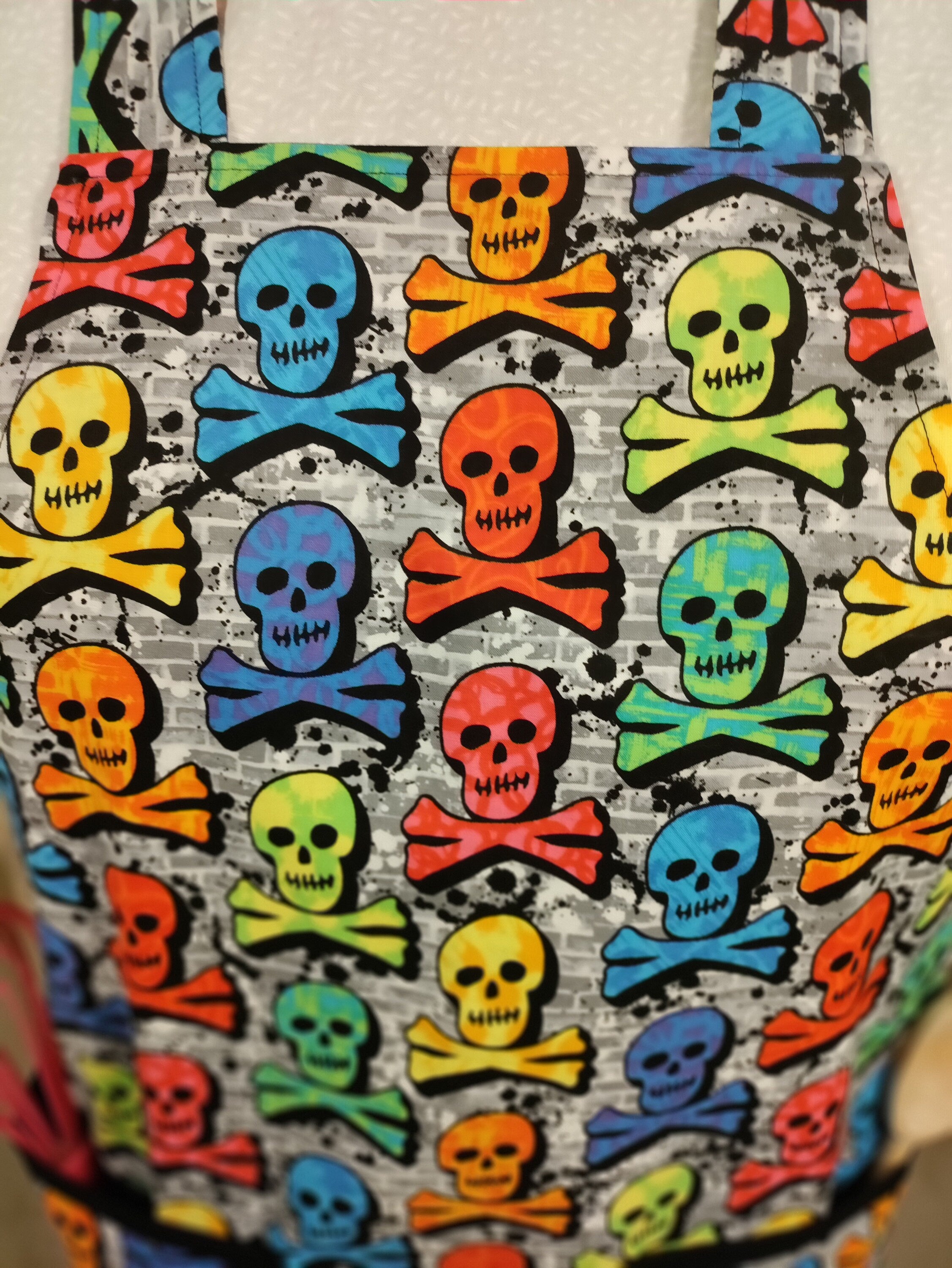 Adult Apron Skull and Cross Bones